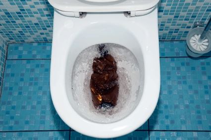 Nguyên lý hoạt động của chai nhựa khi thông tắc