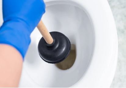 Dấu hiệu cảnh báo bạn cần gọi thợ thông tắc bồn cầu Hà Nội ngay